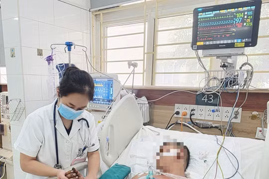 Vụ cháy nhà nghi liên quan sạc xe điện: Bé 16 tháng tuổi tử vong, người chồng vẫn phải thở máy