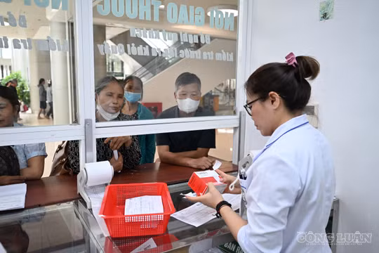 Kiến nghị 'gỡ gánh' 50-70% tiền thuốc cho người thu nhập thấp mắc bệnh hiểm nghèo