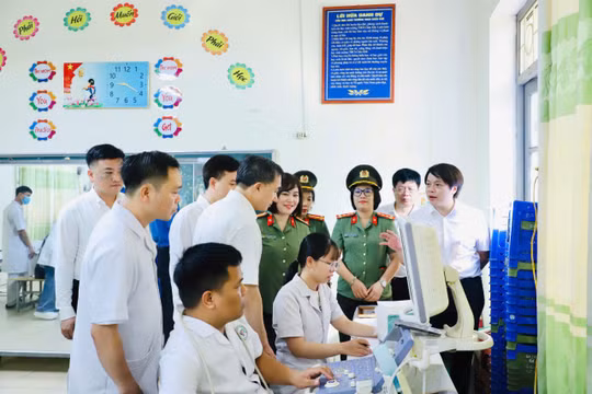 Gửi trọn nghĩa tình tri ân người có công qua từng chuyến khám bệnh, từng viên thuốc