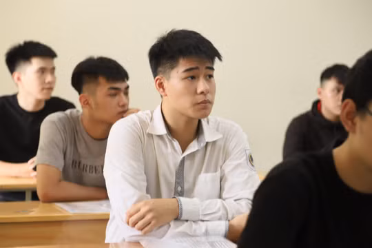 Hơn 1,2 triệu sĩ tử bước vào bài thi môn Ngữ văn với nhiều cung bậc cảm xúc