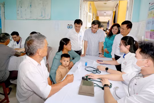 Thầy thuốc trẻ tiên phong hiện thực hóa Nghị quyết 72-NQ/TW, khám sức khỏe miễn phí cho hơn 7.000 người dân