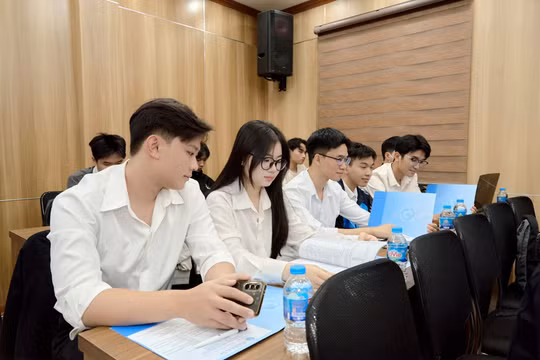 Trường Đại học Mở Hà Nội giữ ổn định điểm sàn năm 2026, tăng nhẹ ở hai ngành ngôn ngữ