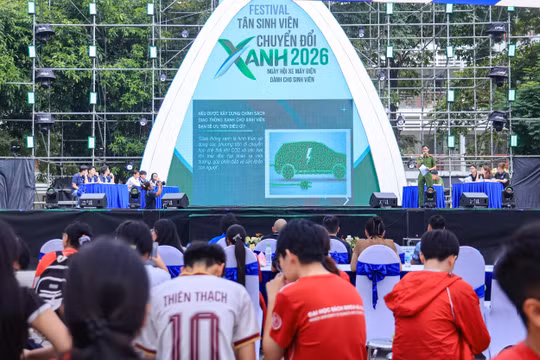 Sinh viên tranh biện sôi nổi tại Festival Tân sinh viên Chuyển đổi xanh 2026