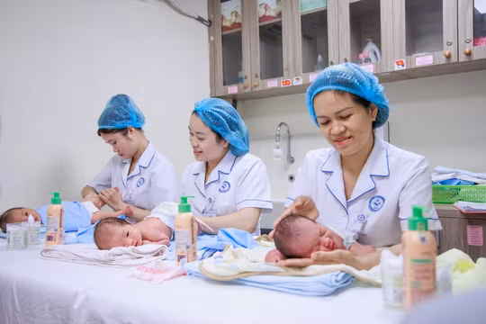Khảo sát toàn diện nguyên nhân khiến Việt Nam thừa bé trai khi sinh