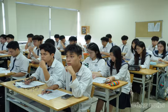 Học sinh phổ thông sẽ học 12 tiết AI mỗi năm từ 2026-2027