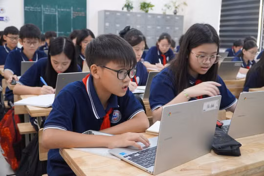 Trường công lập đầu tiên ở Hà Nội học bằng laptop theo mô hình 1:1