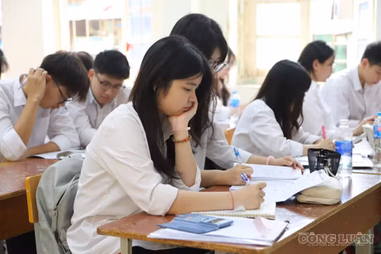  30 học sinh thi mới có 1 em đỗ vào khối hot nhất trường chuyên Đại học Sư phạm