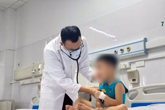 Cảnh báo Adenovirus: Bệnh nhi 4 tuổi sốt 40 độ liên tục