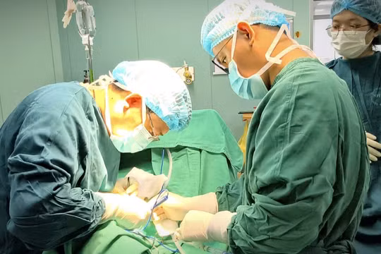 Chỉ vì nghĩ 'đau rồi sẽ hết', bé trai 13 tuổi mất một bên tinh hoàn