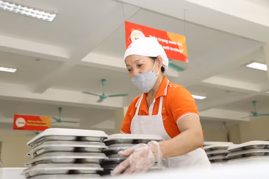 'Một mâm cơm, ba bộ quản lý': Luật An toàn thực phẩm tính cách nào để chấm dứt?