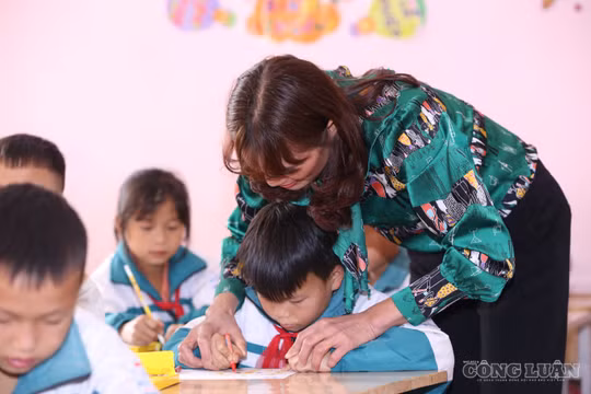 Bản quyền sách giáo khoa được xác định là tài sản Nhà nước, Bộ GD&ĐT tính phương án phát miễn phí