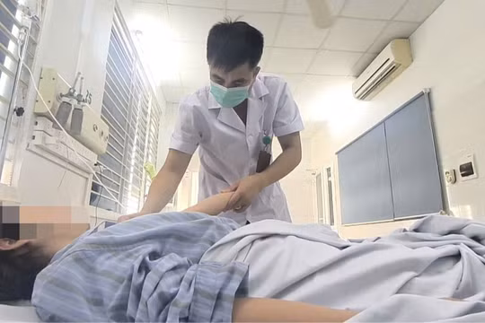 Sốt xuất huyết ở người đang hóa trị ung thư diễn biến phức tạp