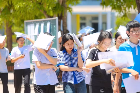Đề Toán, Tiếng Anh thi vào 10 Hà Tĩnh vừa sức, nhiều sĩ tử phấn khởi dự đoán phổ điểm 7-8