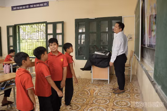 Từ 15/11, quỹ phụ huynh bị 'khai tử', hết thời 'góp rồi giao chi tiêu'