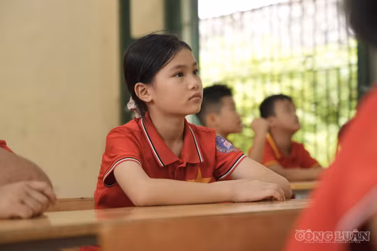 Có hai con gái dưới 16 tuổi, gia đình có thể được nhận loạt hỗ trợ này