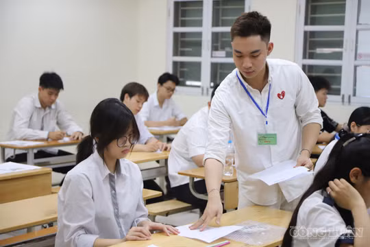 Sau câu hỏi khó về 'Steve Jobs Việt Nam' trong đề Ngữ văn, sĩ tử tự tin chinh phục môn Toán chiều nay