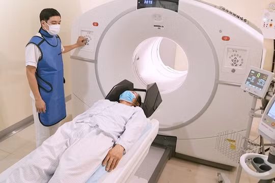 Nghịch lý điều trị ung thư: Có máy PET/CT, thiếu dược chất, bệnh nhân ung thư phải 'Nam tiến, Bắc tiến'
