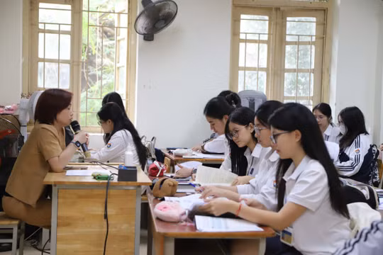 Giáo viên chấm thi tại Hà Nội sắp nhận thù lao 'khủng' tới 1,23 triệu đồng/ngày