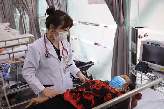 Tin vui cho người bệnh trong tháng 6: BHYT sắp chi trả thêm hàng chục thuốc ung thư và bệnh hiếm
