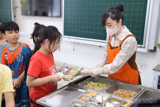 Tin vui với học sinh vùng khó khăn: Đề xuất hỗ trợ bữa trưa, tiền ăn 1,17 triệu đồng/tháng