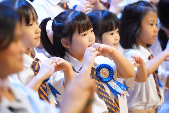 Nhân dịp khai giảng, hiệu trưởng nhắn nhủ 'bài học đầu tiên của con trẻ không nằm trong sách'