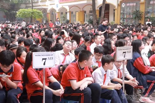 Đề xuất cấm hội phụ huynh thu tiền hộ nhà trường để chặn lạm thu