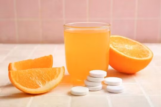 Tưởng tăng sức đề kháng, nhiều người đang uống vitamin C sai cách