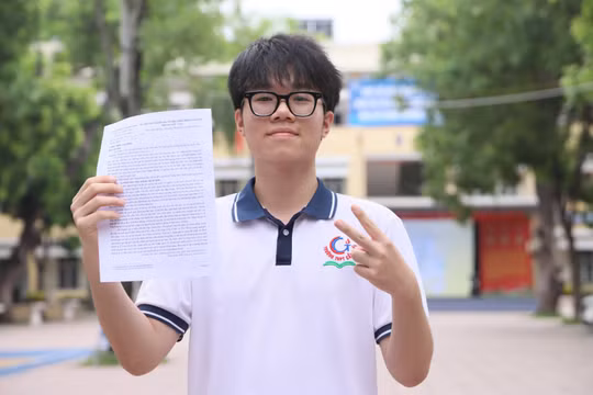 Bước ra khỏi phòng thi Văn, nhiều sĩ tử thích thú với câu hỏi: 'Làm thế nào để có những Steve Jobs Việt Nam?'