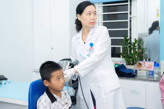 Cúm A tăng, nhiều trẻ phải nhập viện, bác sĩ cảnh báo sai lầm khi chăm con