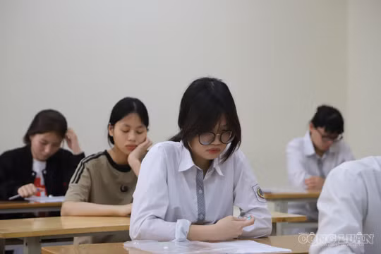 Gần 15.000 thí sinh vắng mặt trong buổi làm thủ tục dự thi tốt nghiệp THPT 2026