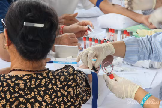 Hà Nội khẩn trương lập danh sách khám sức khỏe miễn phí toàn dân, rà soát kỹ để không bỏ sót đối tượng