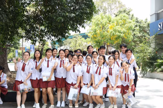 Khối C00 hết thời 'chạm trần', điểm chuẩn nhiều ngành xã hội giảm mạnh