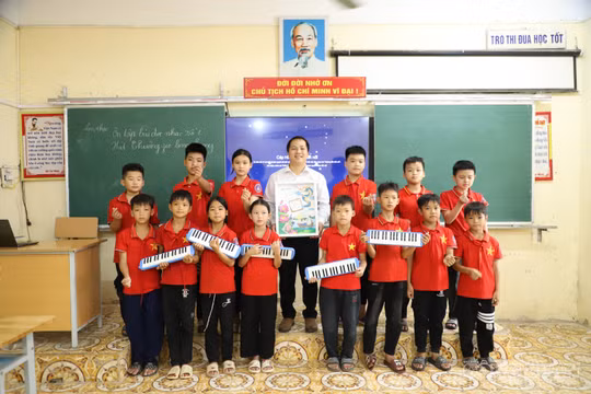 Ngành giáo dục vẫn 'đau đầu' vì thiếu hơn 43.000 giáo viên cùng 10.534 phân hiệu trường vẫn 'ngập' khắp nơi