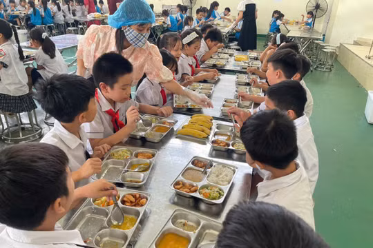 Đơn vị cung cấp suất ăn vụ thịt giống 'tóp mỡ' lên tiếng: 'Chúng tôi rất đau đầu, làm rất có tâm'