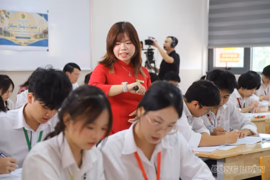 Hà Nội chuyển 1.710 hiệu trưởng, hiệu phó sang đứng lớp, vẫn thiếu 7.200 giáo viên