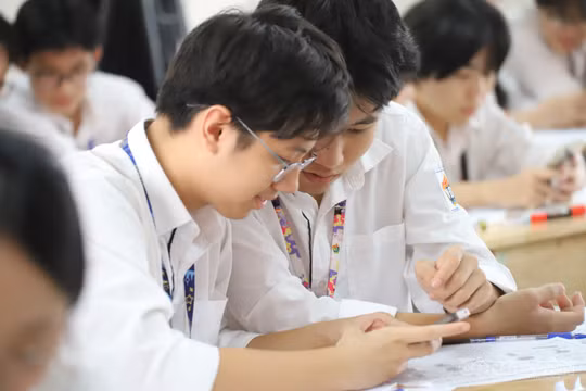 Điểm thi tốt nghiệp vẫn là 'cửa chính' vào đại học
