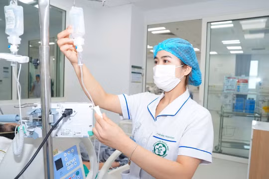 Bệnh viện tuyến đầu không nghỉ lễ, sẵn sàng cấp cứu 24/24