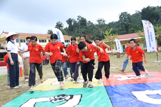 Bỏ quỹ lớp, phụ huynh chia phe: Người đòi giải tán, người muốn duy trì để tổ chức hoạt động cho con