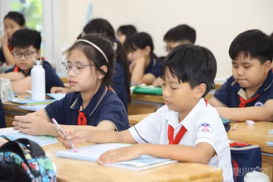 Hà Nội đưa AI vào lớp 1: Trẻ học gì trước khi biết dùng ChatGPT?