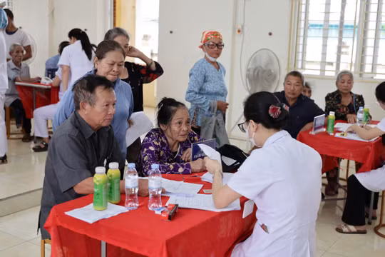 Bộ trưởng Đào Hồng Lan: Khám sức khỏe miễn phí gắn với xây dựng hồ sơ sức khỏe điện tử toàn dân