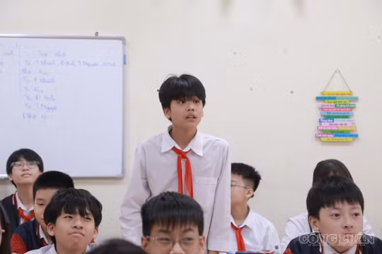 'Tấm vé' vào cửa lớp 10 công lập Hà Nội khó hơn bao giờ hết dù 'chỗ học không thiếu'