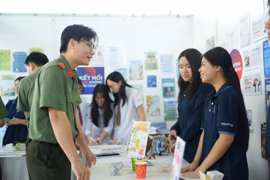 Cảnh giác những chiếc bẫy tội phạm giăng sẵn trên mạng, chờ trẻ em sập bẫy tò mò