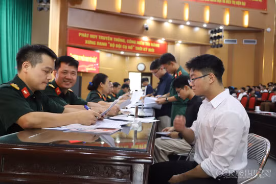 7 trường quân đội tuyển bổ sung, điểm nhận hồ sơ cao nhất 26,27