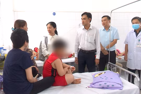 62 người nghi ngộ độc sau bữa ăn bán trú tại một trường học ở Đồng Tháp