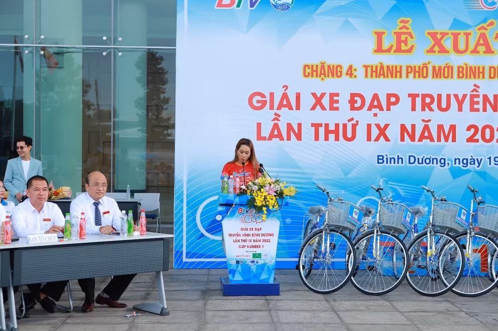 chang cuoi giai xe dap truyen hinh binh duong cup number 1 quy tu hang tram tay dua xuat sac hinh 4