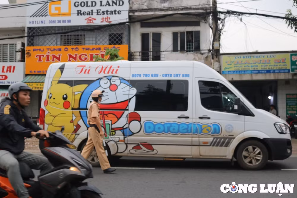 khong bang lai nhung van cho khach nhieu tai xe bi csgt xu ly nghiem hinh 10