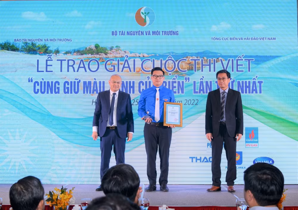 lua chon 25 tac pham xuat sac tai cuoc thi viet cung giu mau xanh cua bien hinh 1