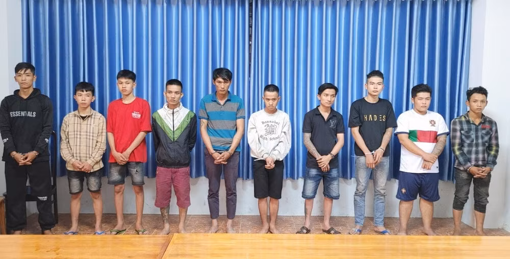 khoi to bat giam 12 doi tuong trong vu hon chien o an giang hinh 2