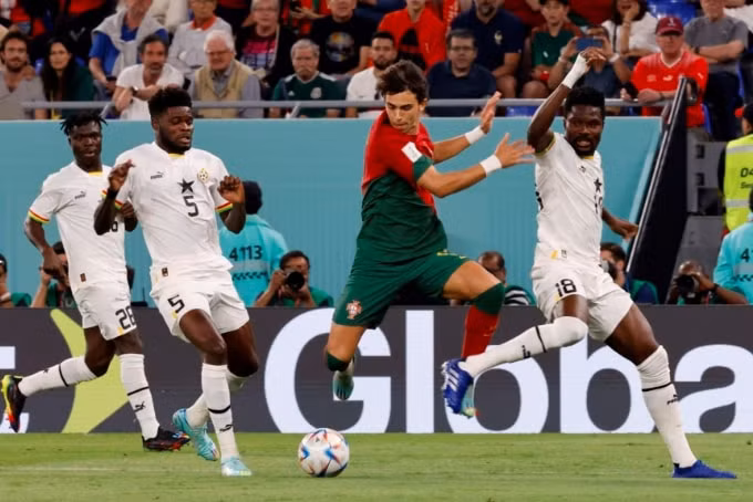 ronaldo di vao lich su trong ngay bo dao nha nhoc nhan danh bai ghana hinh 4