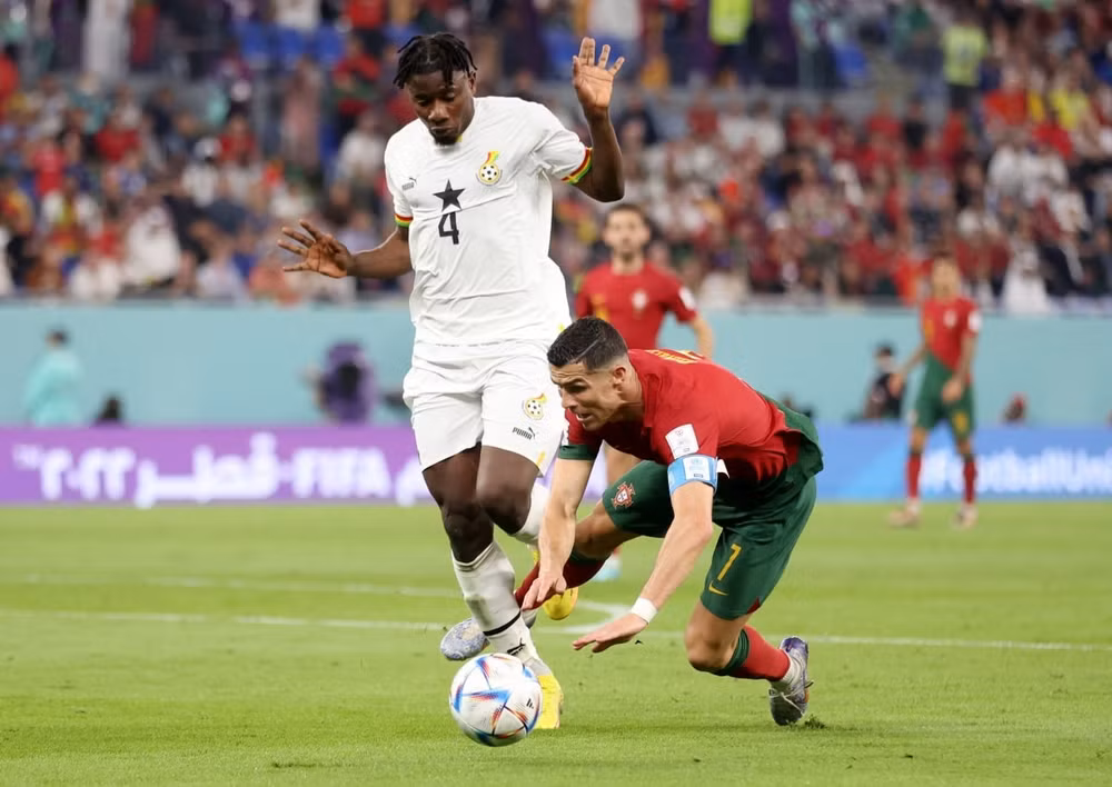 ronaldo di vao lich su trong ngay bo dao nha nhoc nhan danh bai ghana hinh 6
